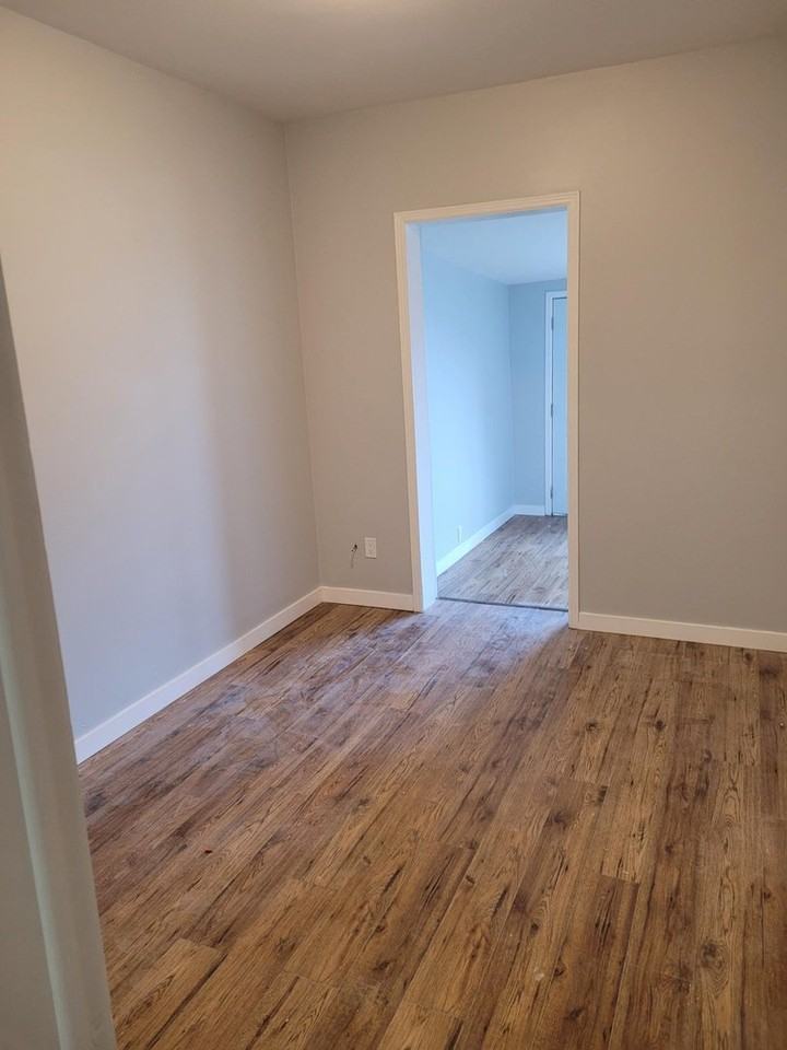 206 Hughson St N - Photo 3 of 8