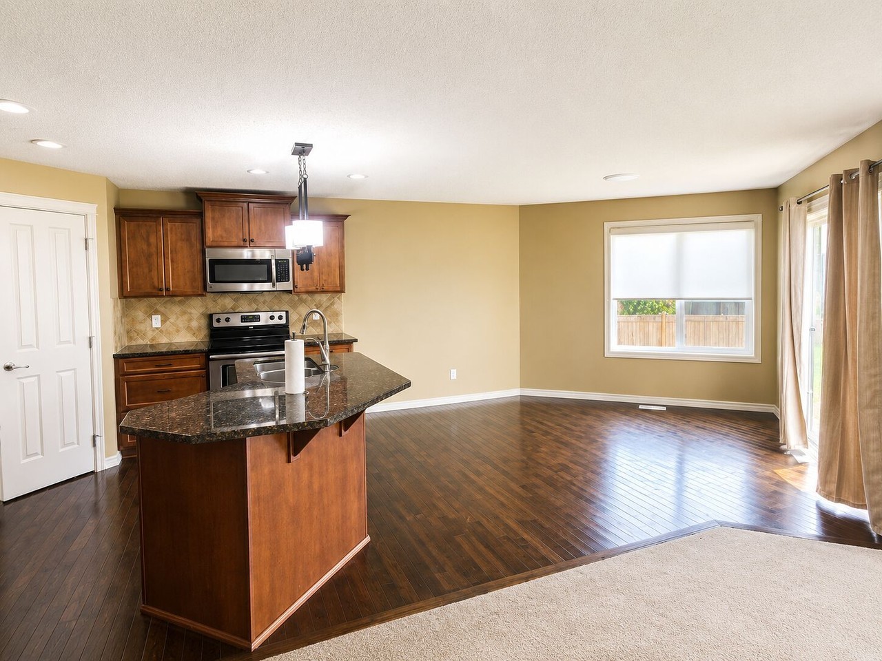 6712 19 Ave Sw - Photo 5 of 32
