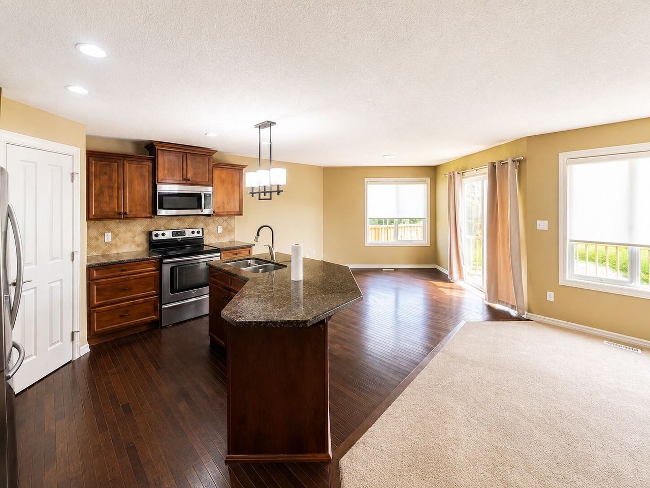 6712 19 Ave Sw - Photo 6 of 32