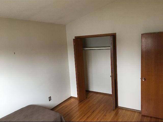 228 27 Ave Ne - Photo 3 of 12