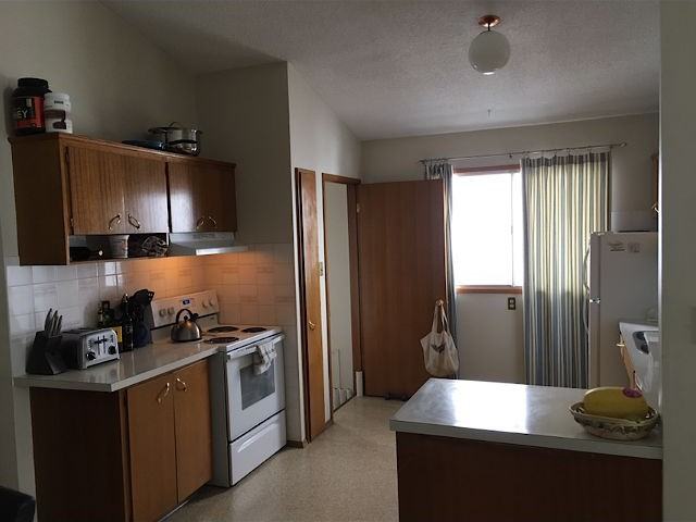 228 27 Ave Ne - Photo 4 of 12