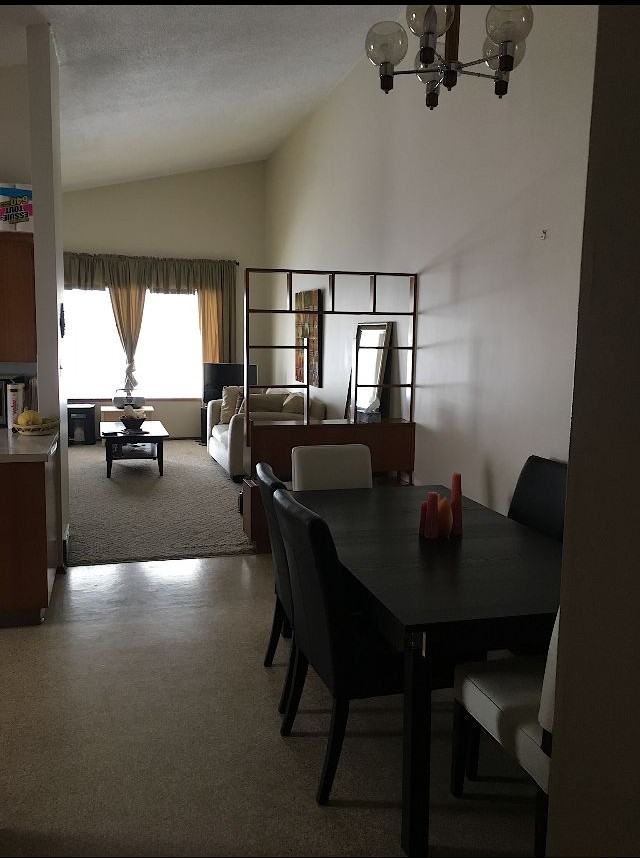 228 27 Ave Ne - Photo 5 of 12