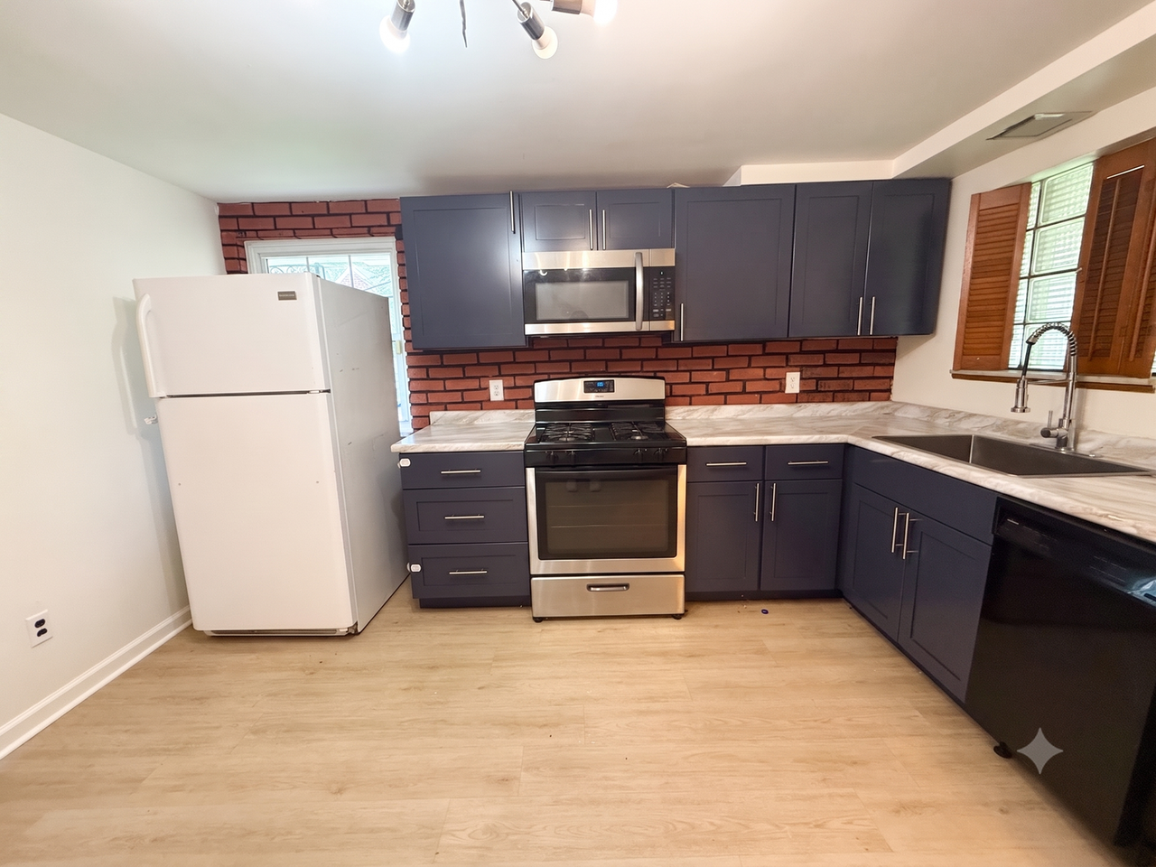 509 Oak St - Photo 2 of 9