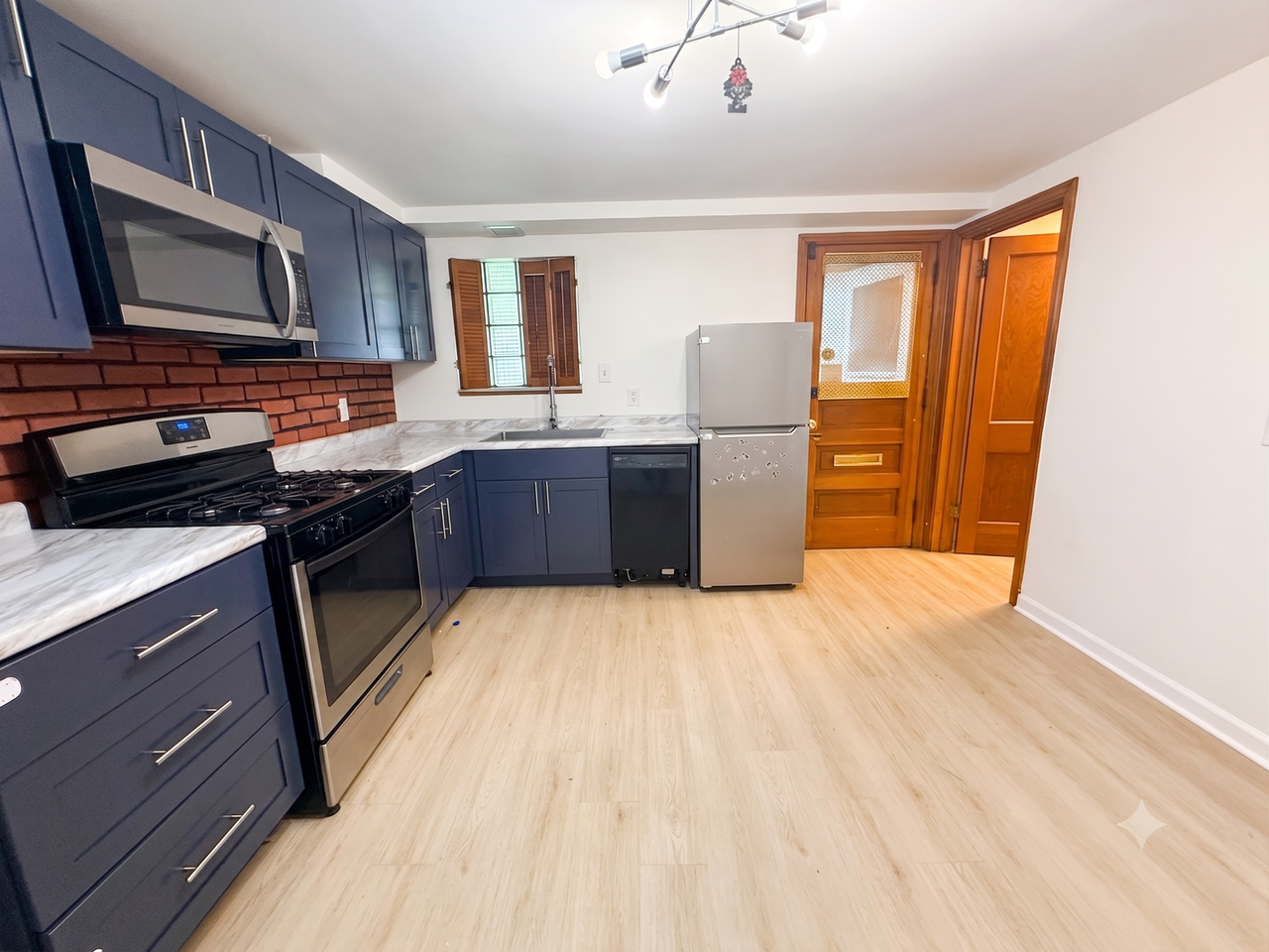 509 Oak St - Photo 3 of 9