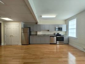 Cozy 1BR in historic Bingham Place building on North St in Bristol! - Photo 1 of 1
