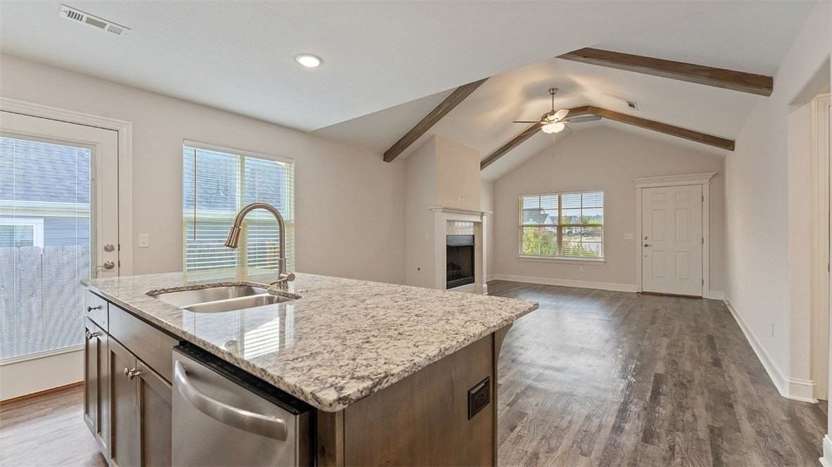 5427 Southwood Ave - Photo 5 of 15