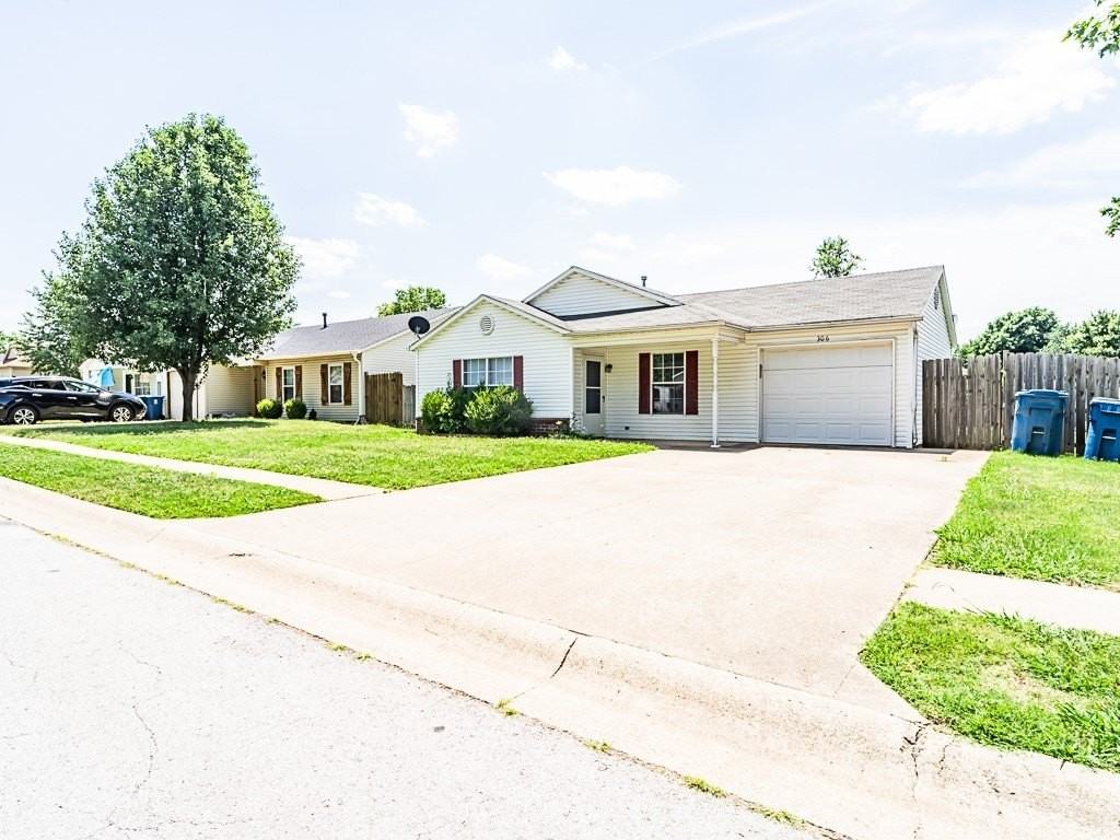 306 Parkcrest Dr - Photo 2 of 23