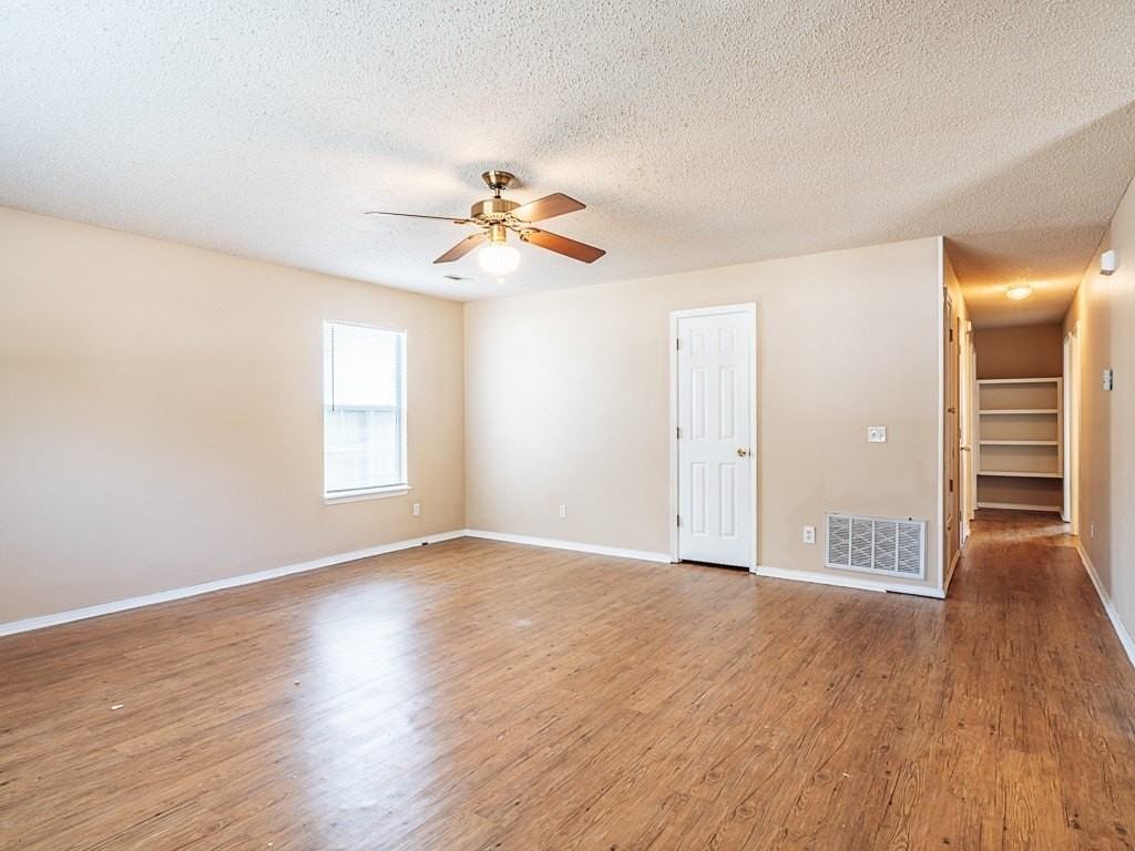306 Parkcrest Dr - Photo 3 of 23