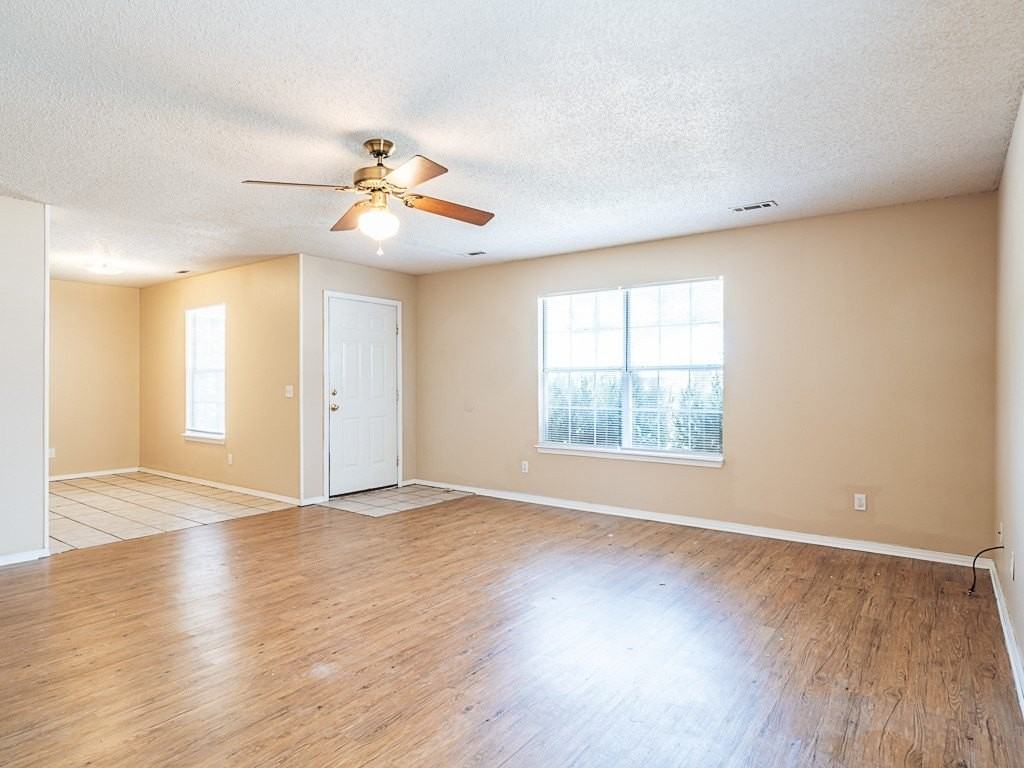 306 Parkcrest Dr - Photo 4 of 23