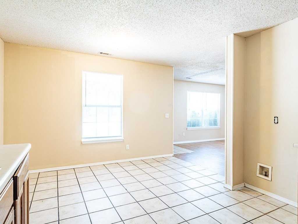 306 Parkcrest Dr - Photo 5 of 23