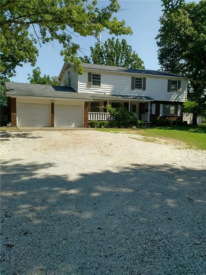 1720 E Zion Rd - Photo 2 of 14