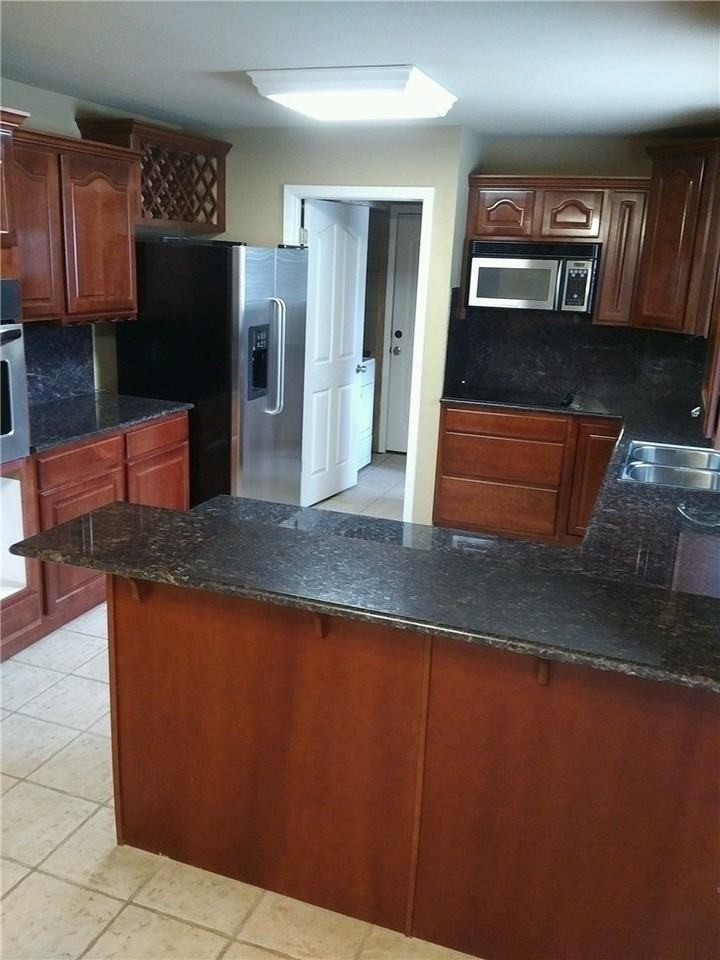 1720 E Zion Rd - Photo 6 of 14