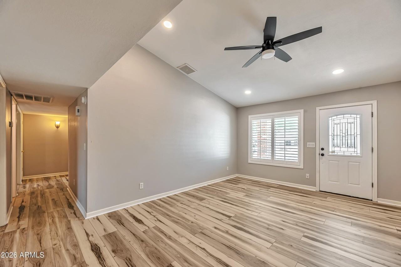 6502 E Grandview Dr - Photo 3 of 25