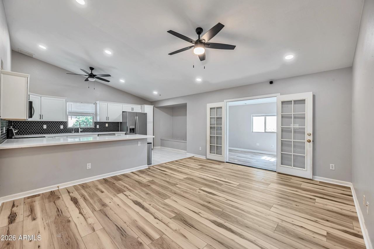 6502 E Grandview Dr - Photo 4 of 25