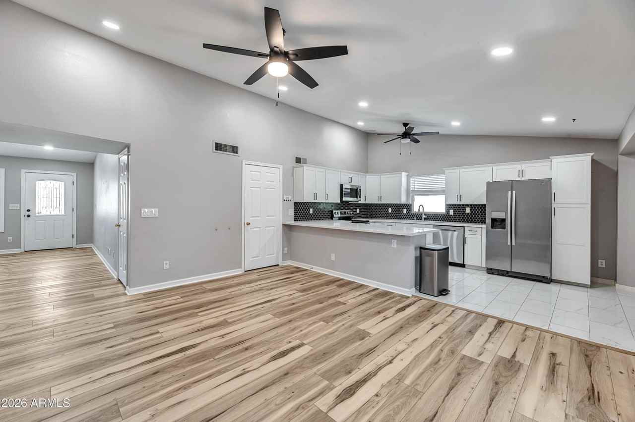 6502 E Grandview Dr - Photo 5 of 25