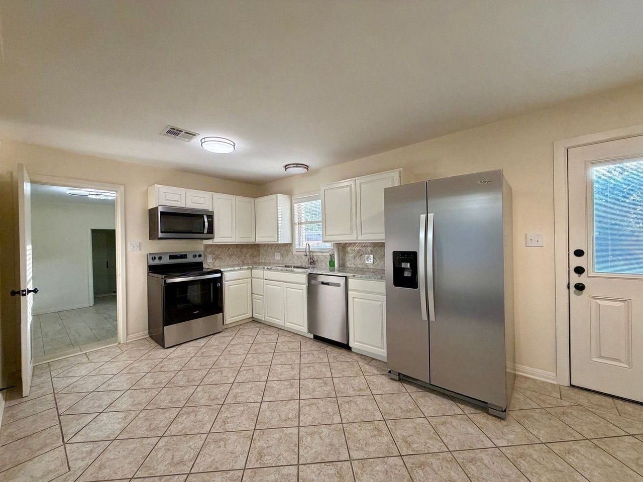 696 Bosque Ln - Photo 4 of 17