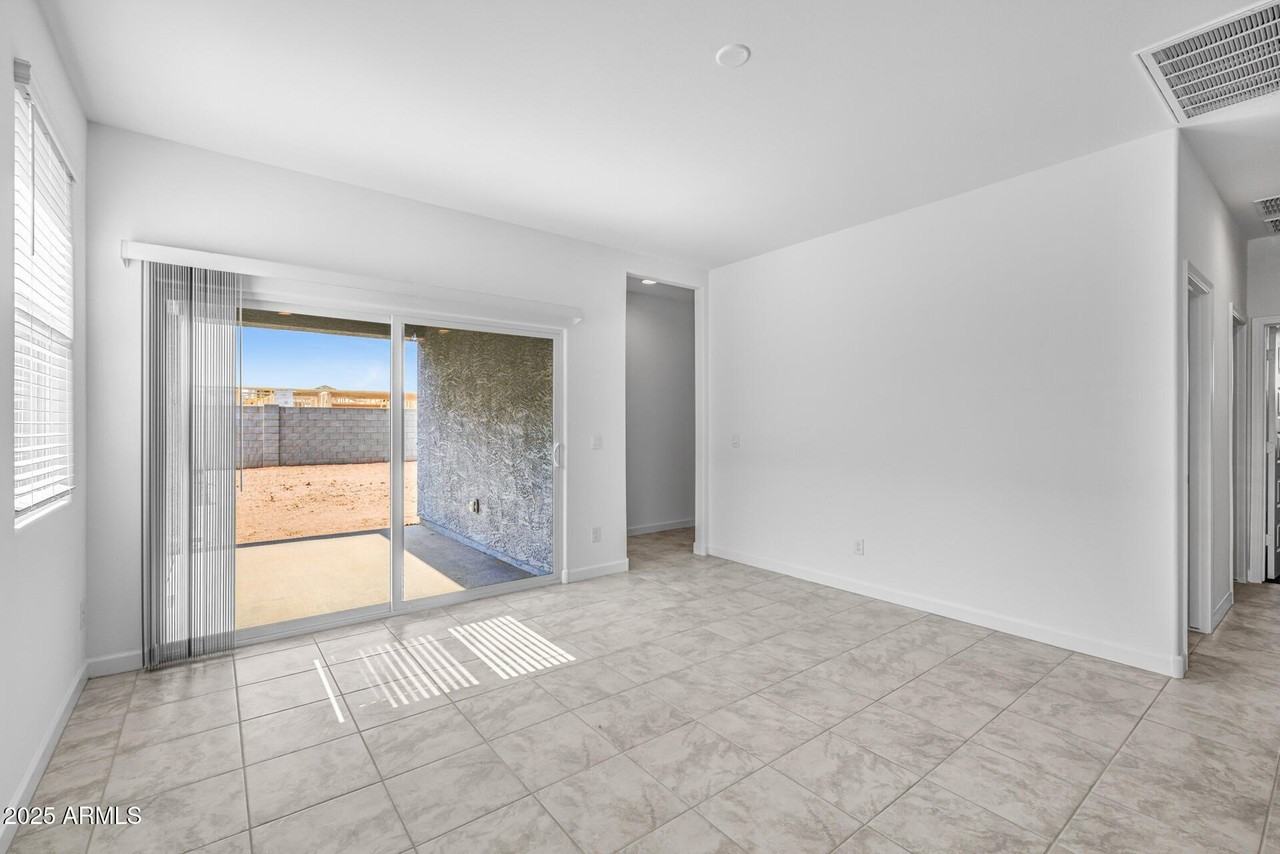 38125 W Excussare Way - Photo 6 of 33