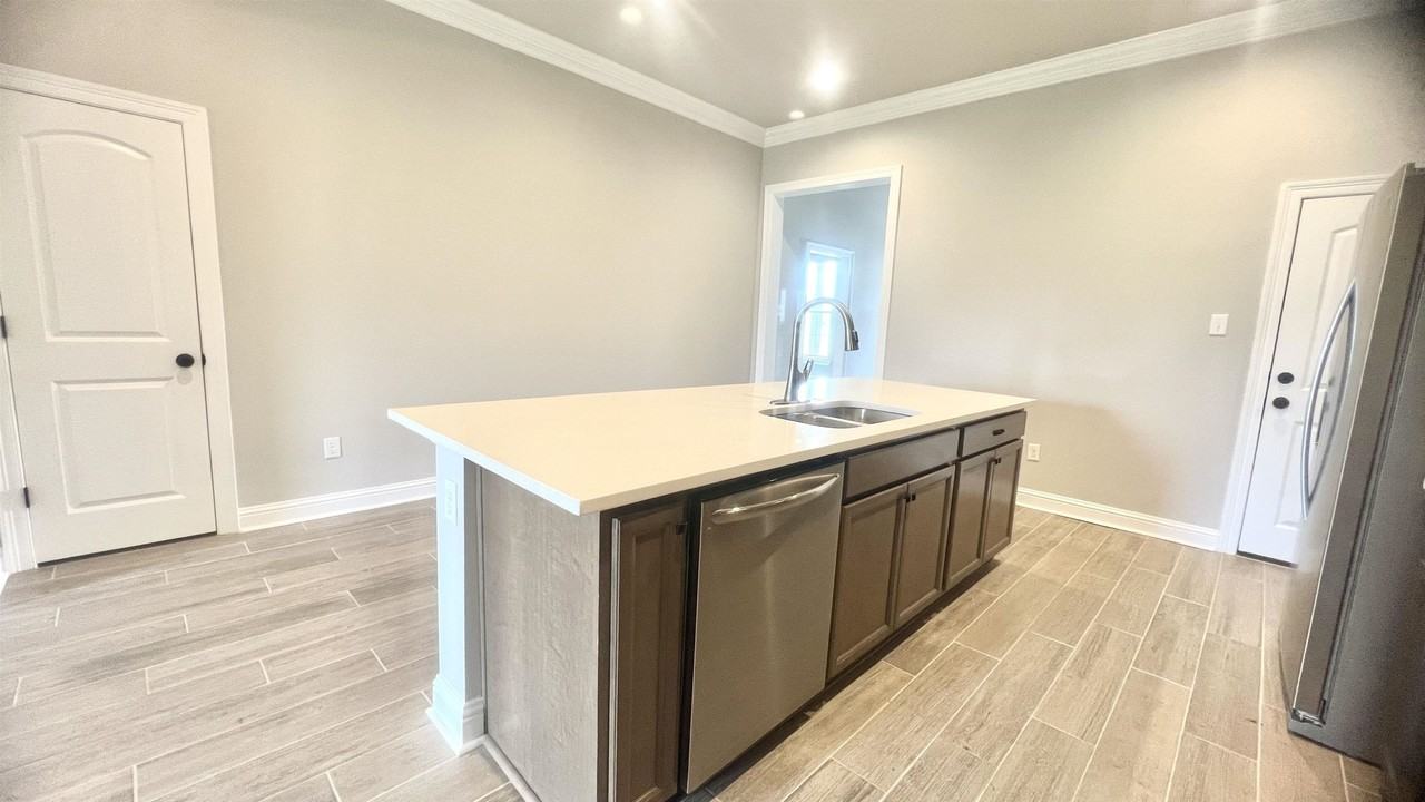102 Jleigh Ln - Photo 4 of 16
