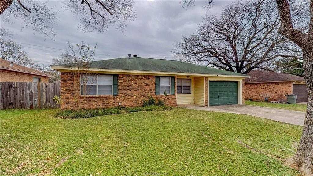 1107 Braeswood Dr - Photo 3 of 45