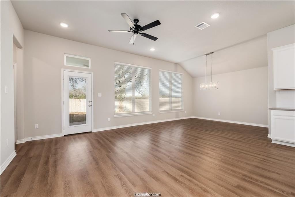3185 Normandy Way - Photo 4 of 17