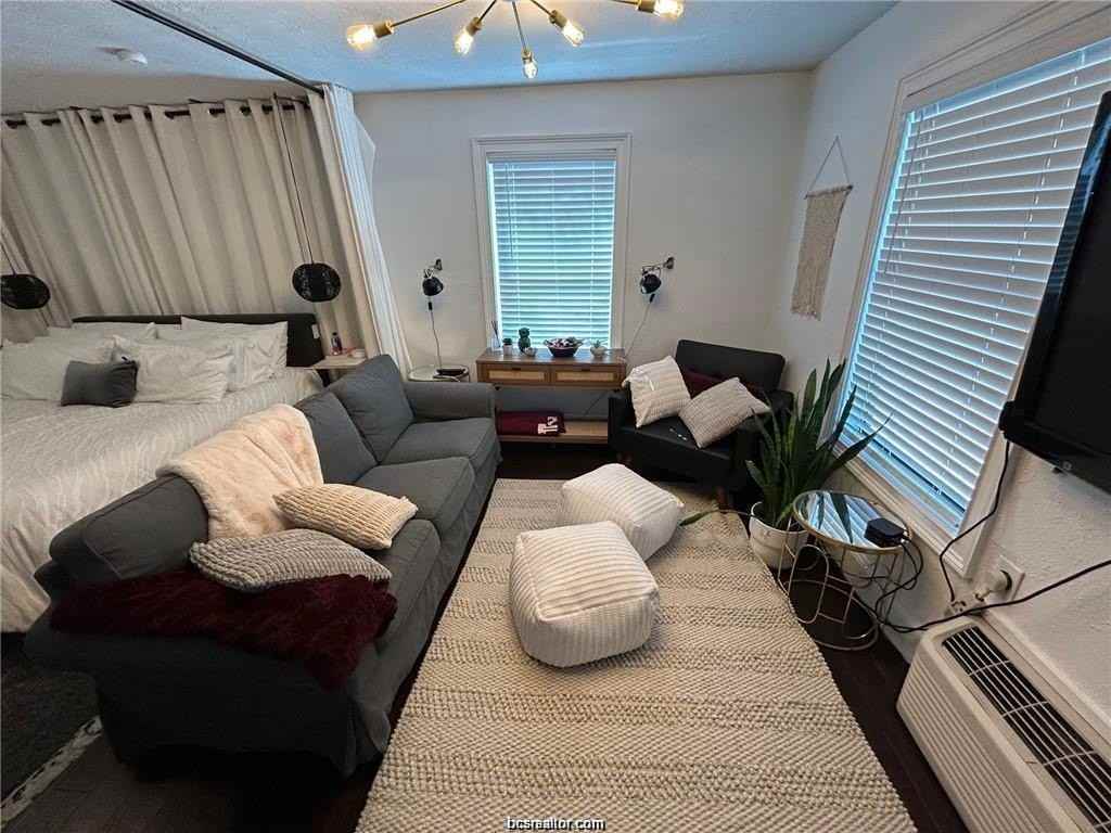 216 Montclair Ave - Photo 3 of 13