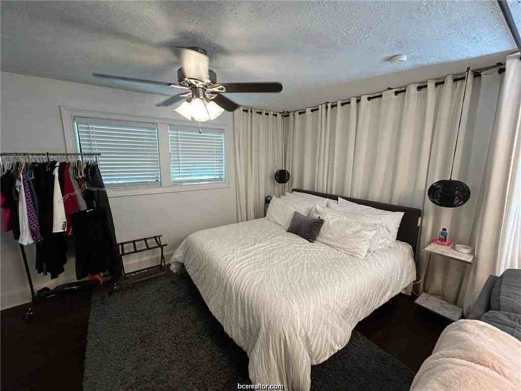216 Montclair Ave - Photo 6 of 13