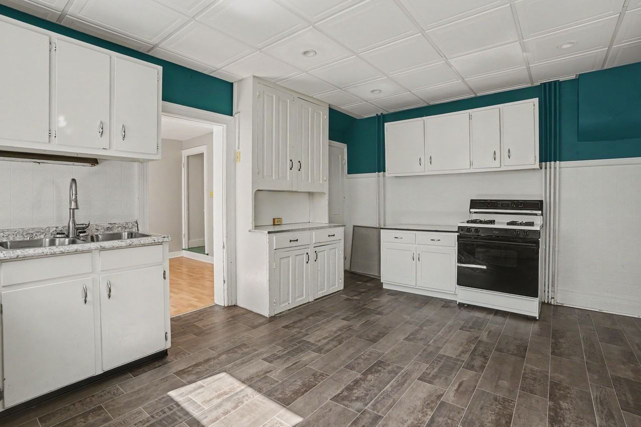 169 E Pomfret St - Photo 6 of 20