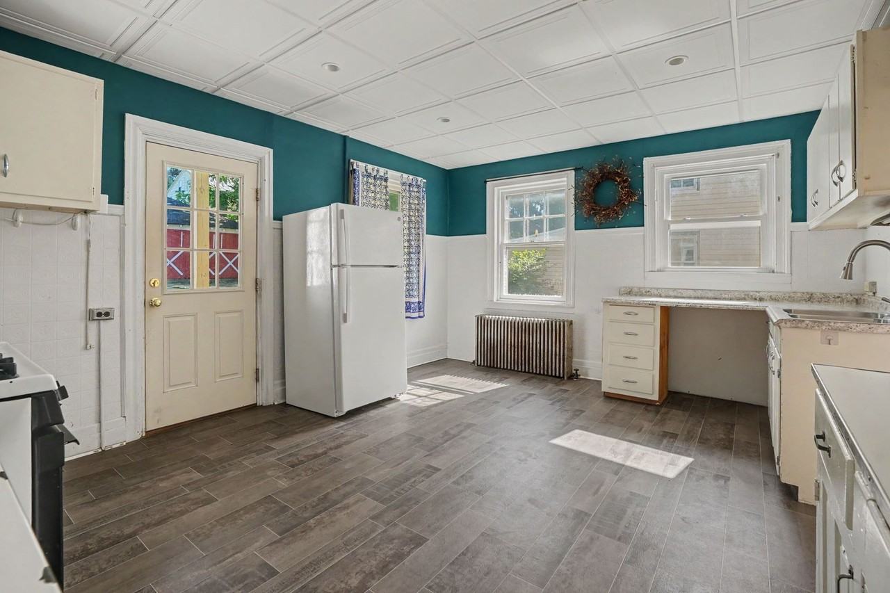 169 E Pomfret St - Photo 7 of 20
