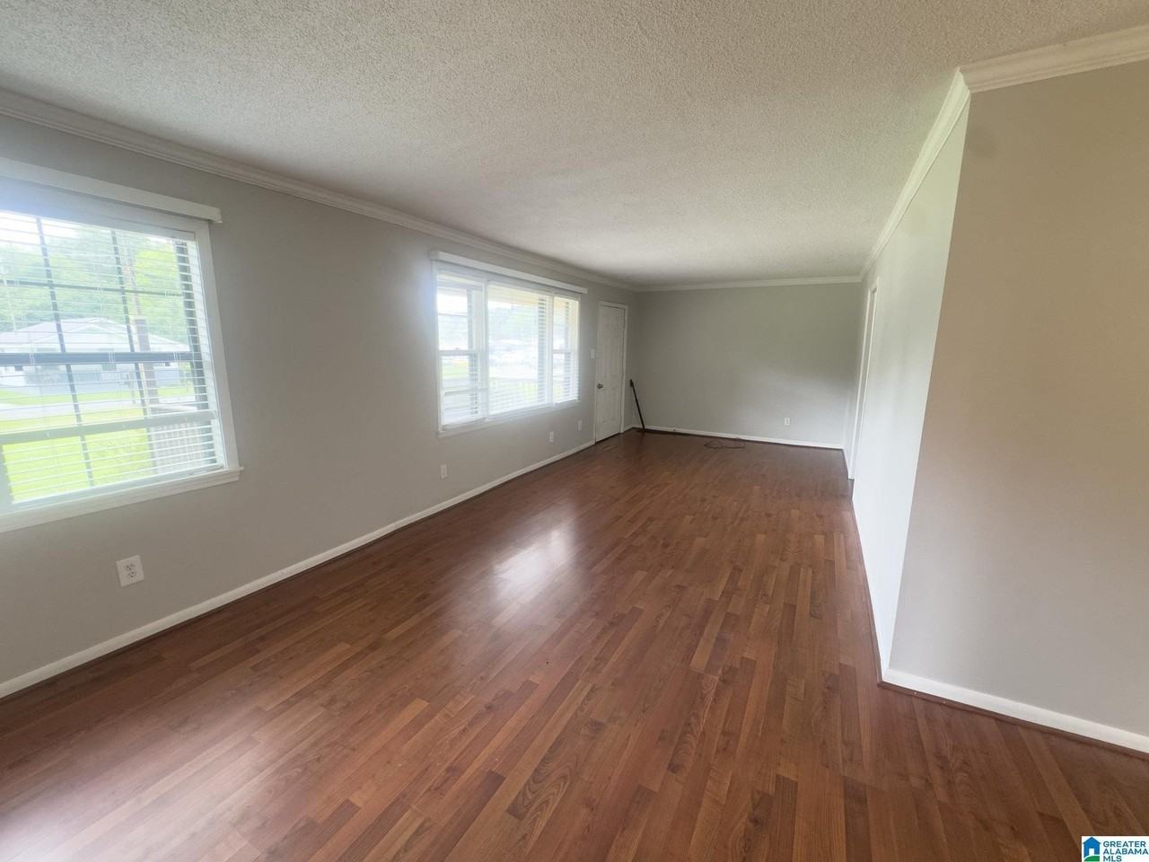 111 Florence St - Photo 2 of 9