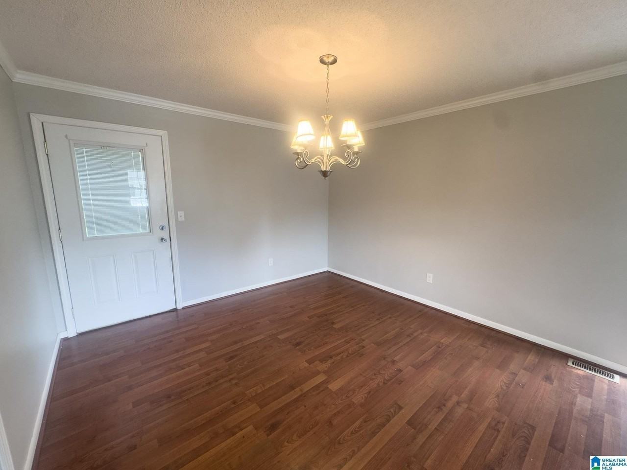 111 Florence St - Photo 3 of 9