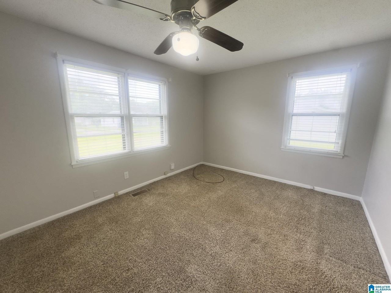 111 Florence St - Photo 6 of 9