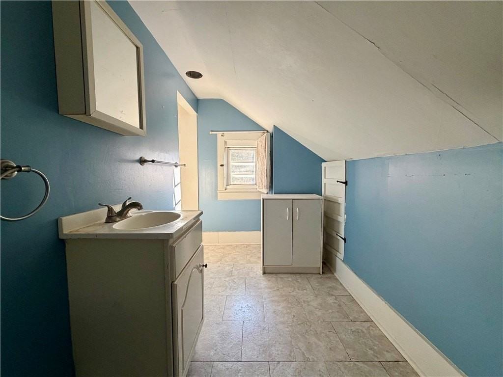 814 Southport St - Photo 4 of 8