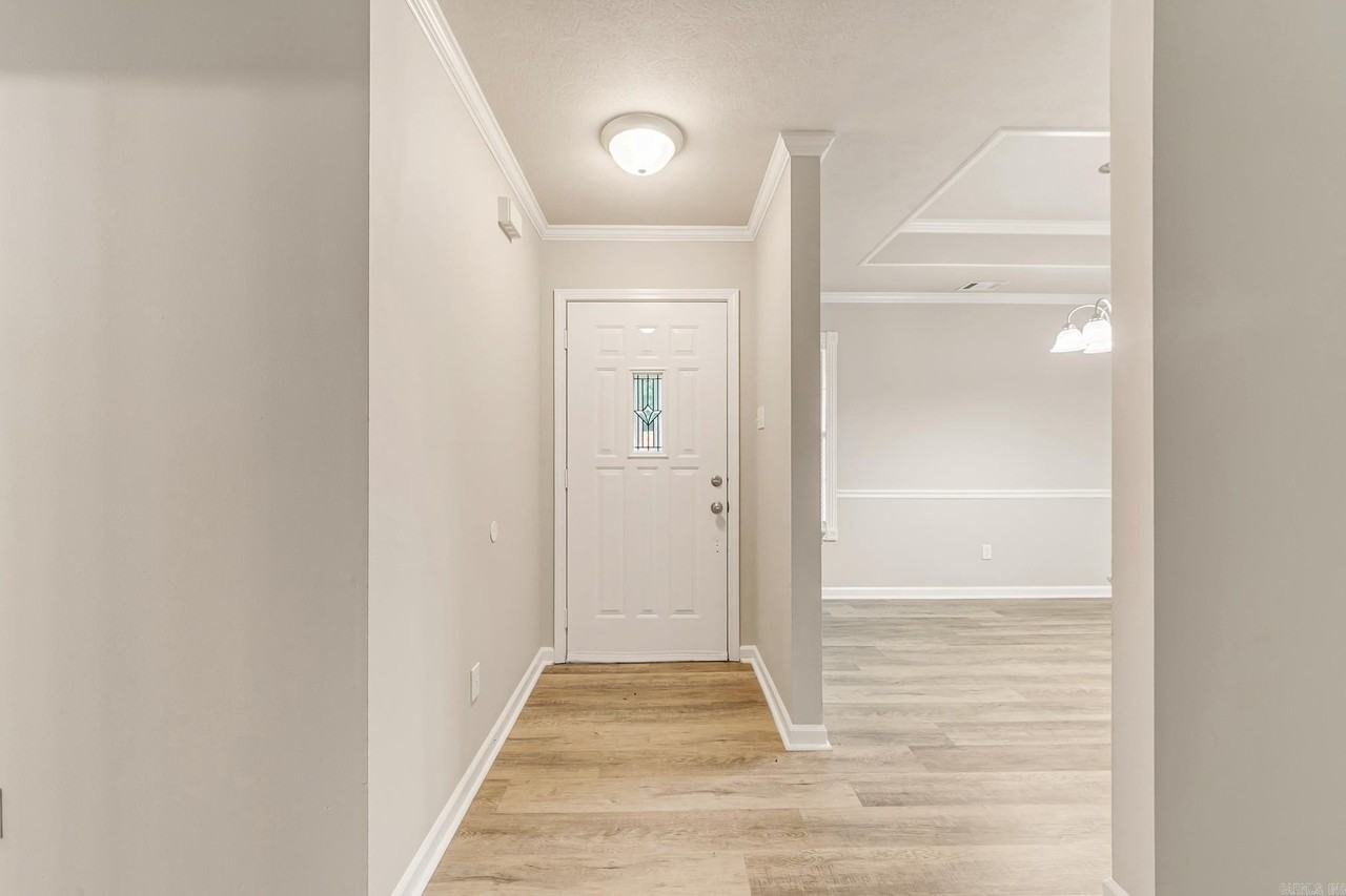 44 Gleneagle Dr - Photo 4 of 38