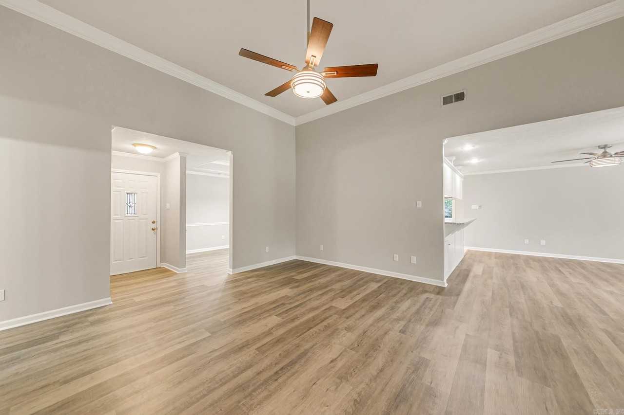 44 Gleneagle Dr - Photo 7 of 38