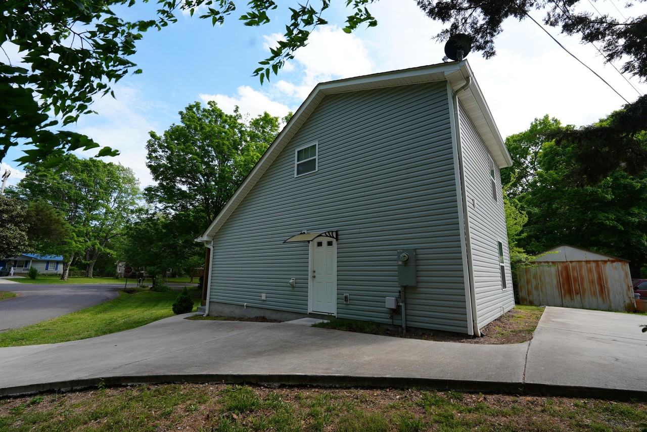 411 Barpen St Nw - Photo 2 of 13