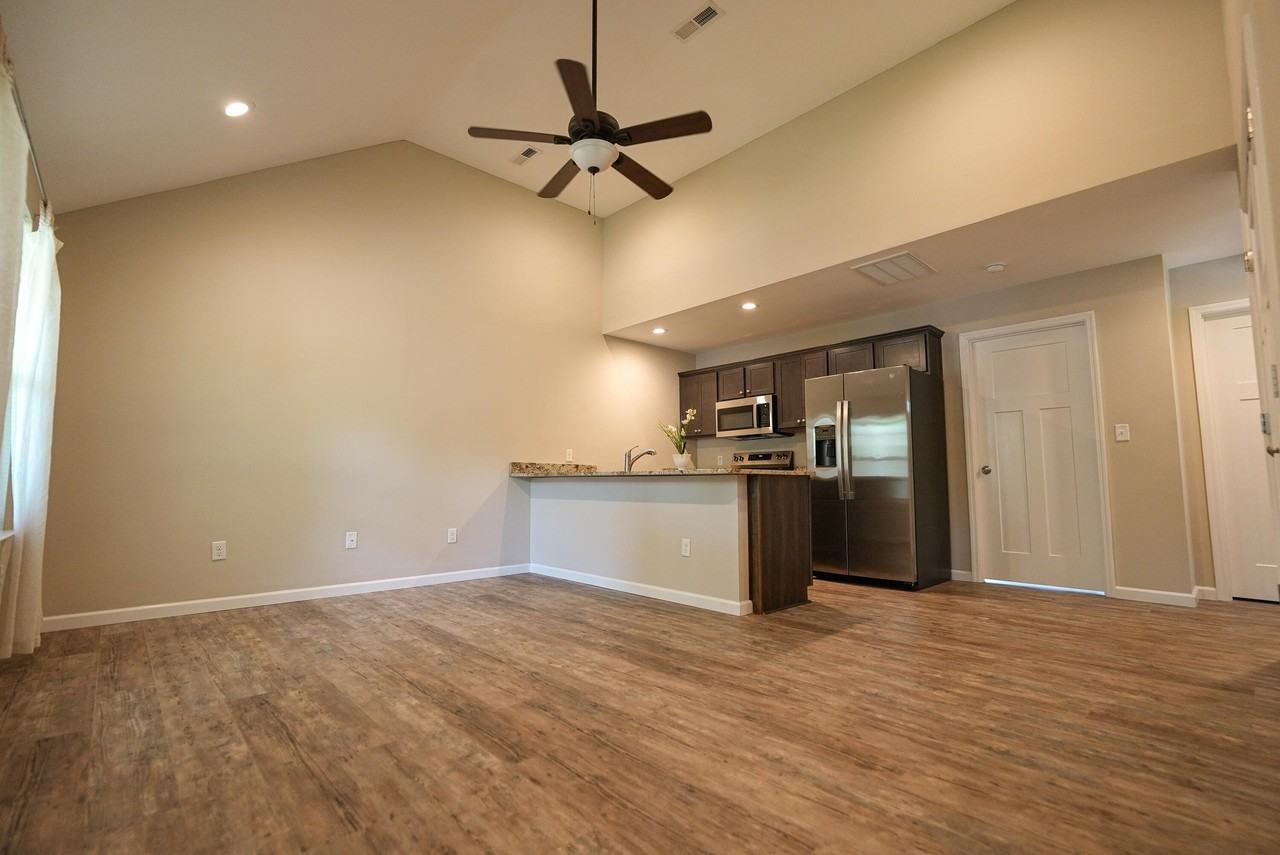 411 Barpen St Nw - Photo 3 of 13