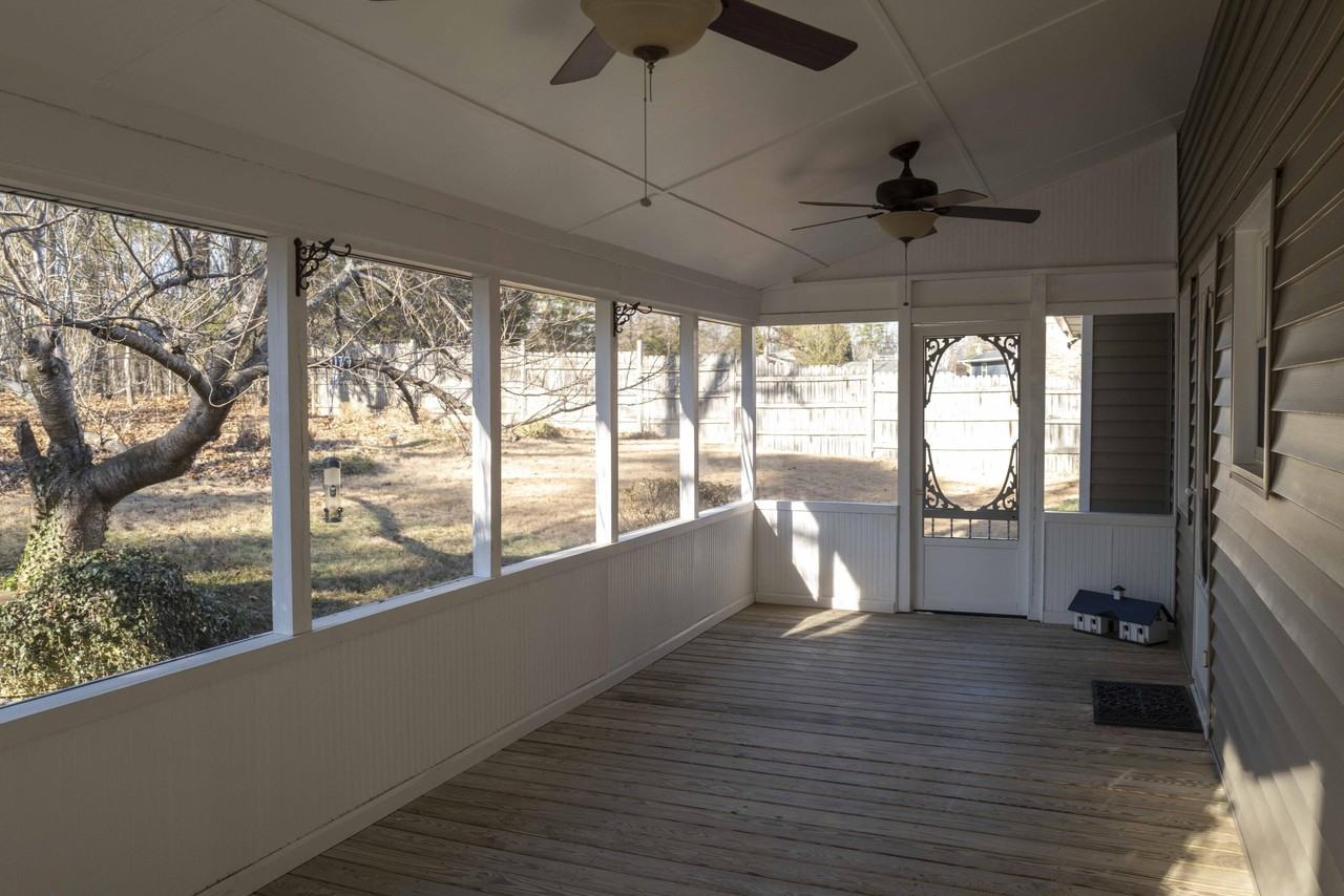 8693 Arbutus Dr - Photo 4 of 39