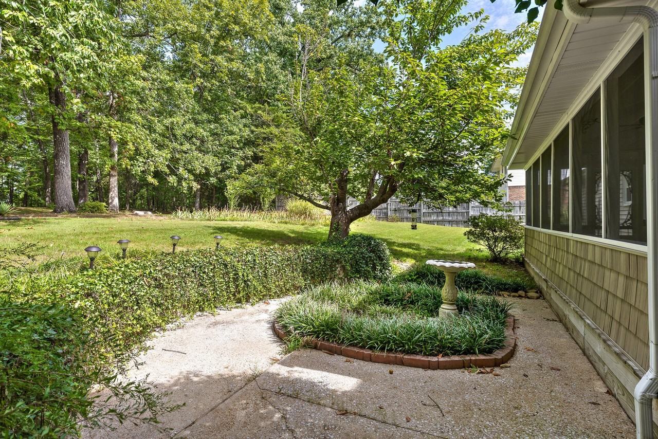8693 Arbutus Dr - Photo 5 of 39