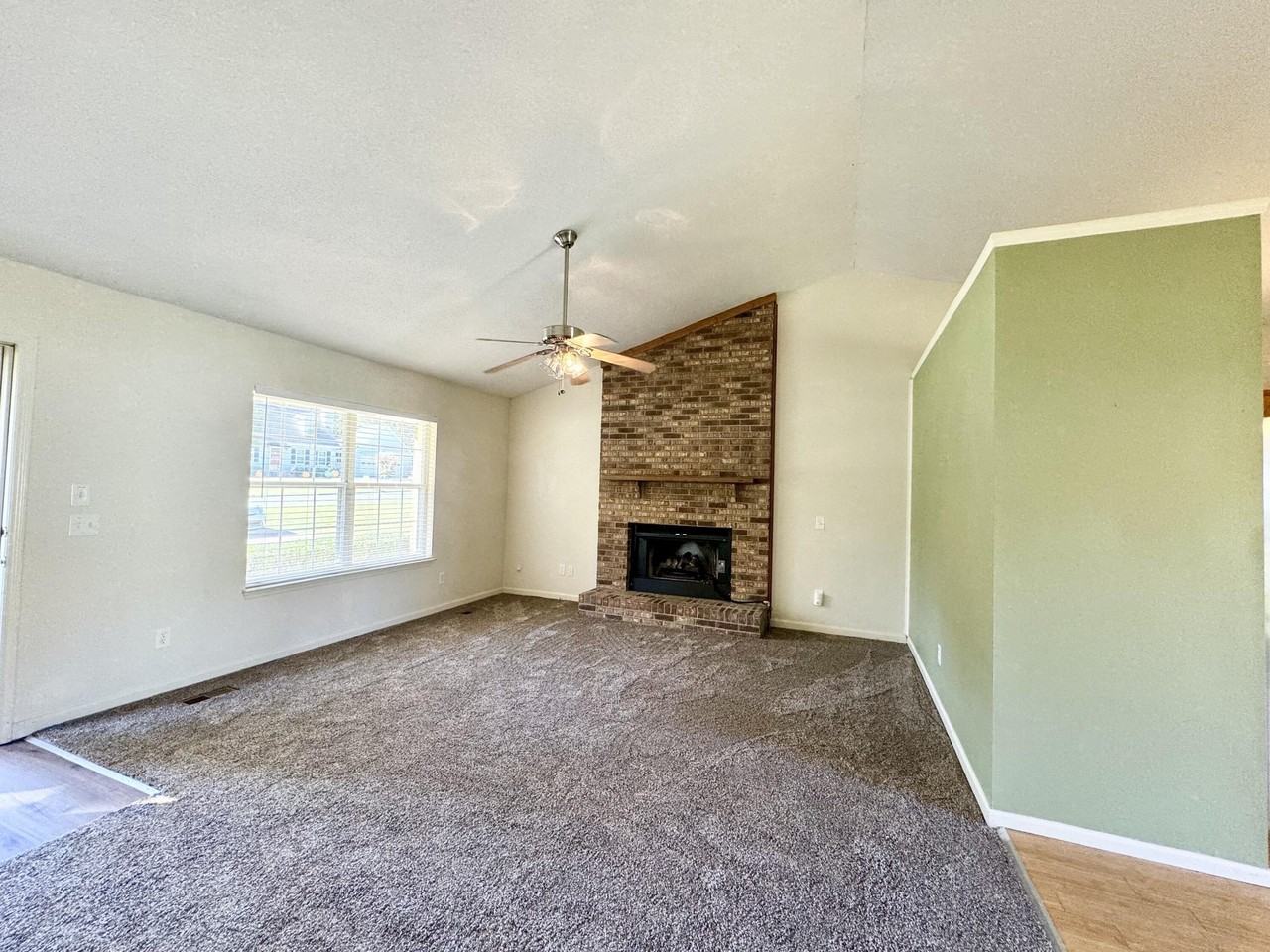 5609 Landrum Dr - Photo 4 of 26