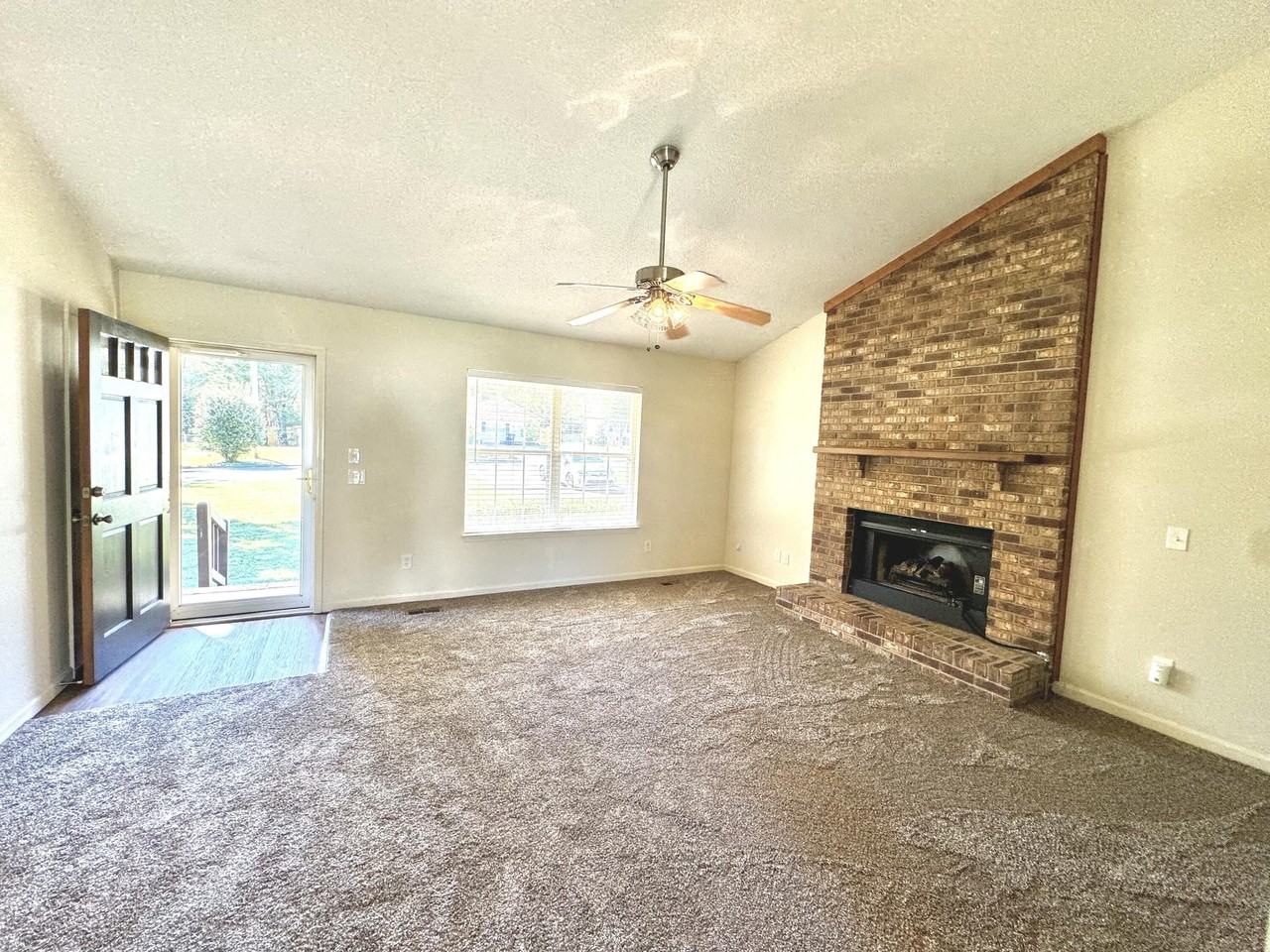 5609 Landrum Dr - Photo 5 of 26