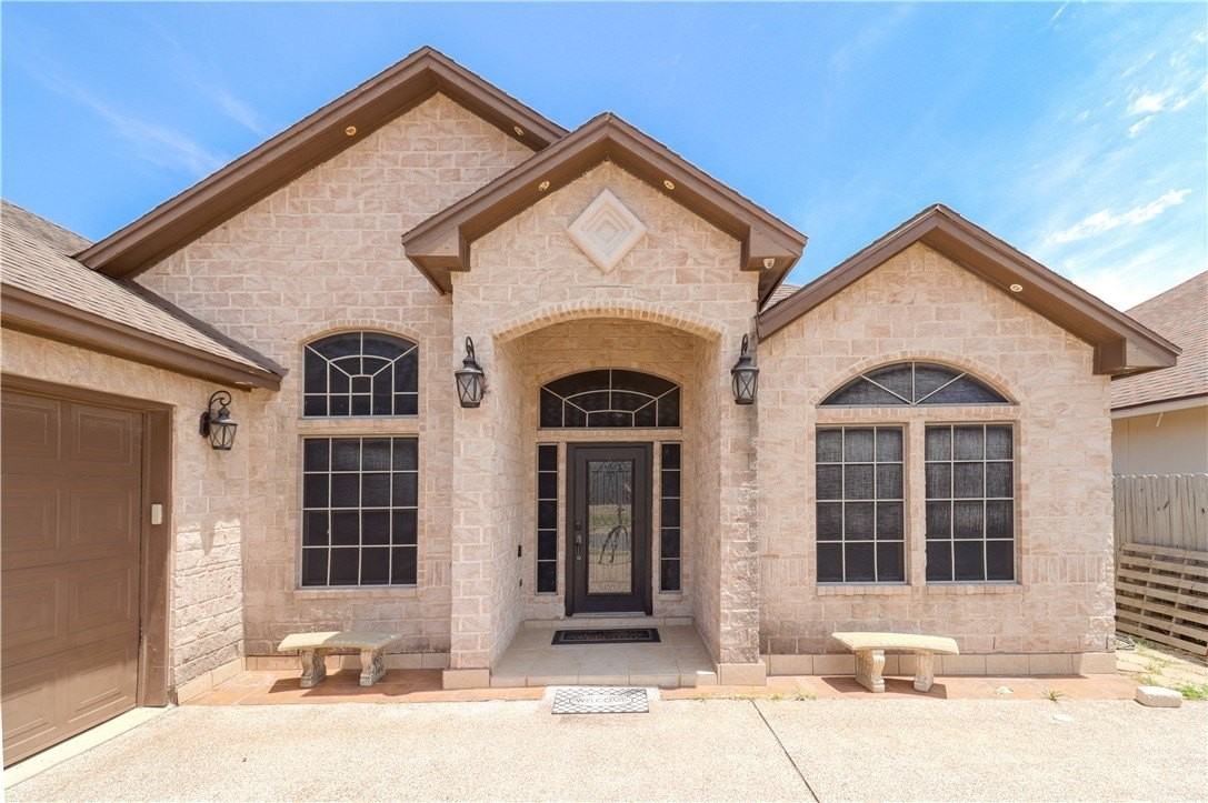 6842 Old Square Dr - Photo 2 of 21