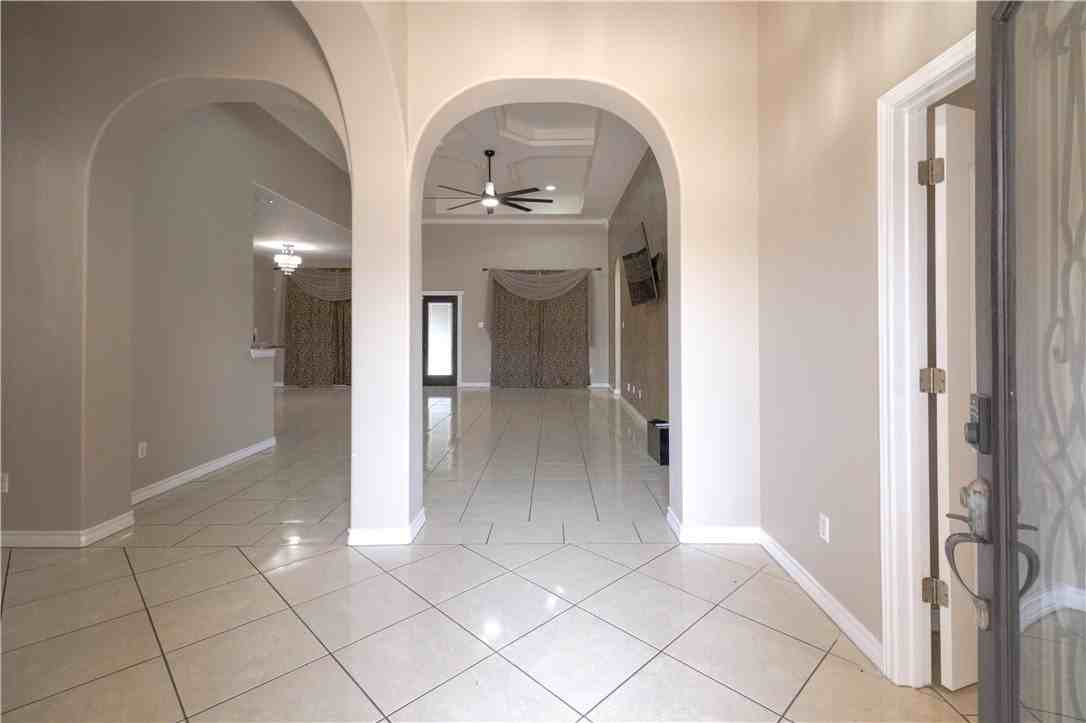 6842 Old Square Dr - Photo 3 of 21
