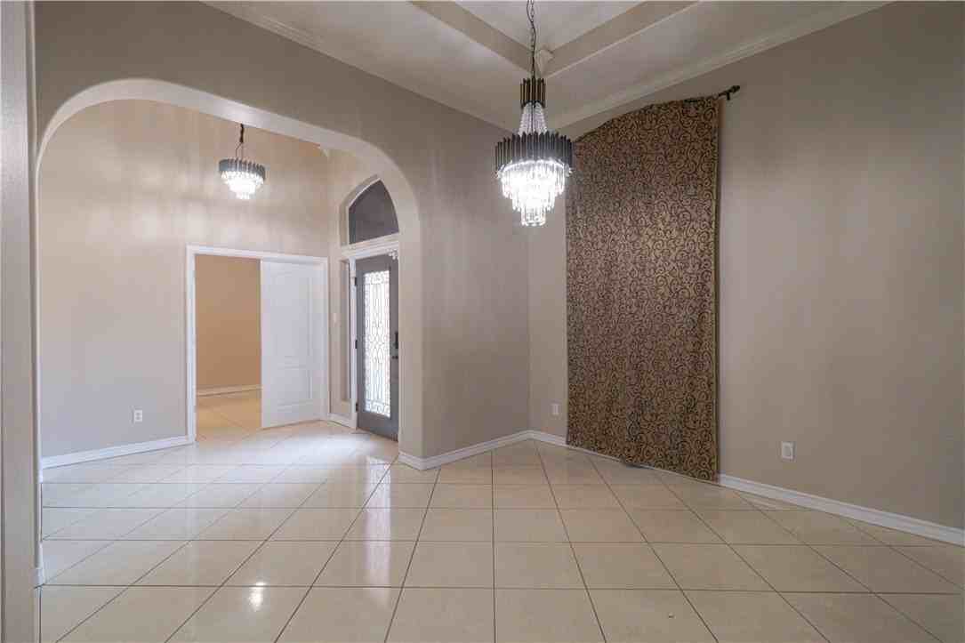 6842 Old Square Dr - Photo 5 of 21