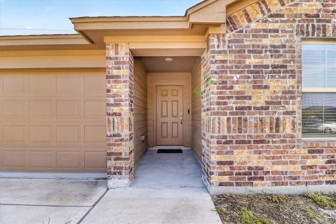 1638 Comfy Way - Photo 2 of 33