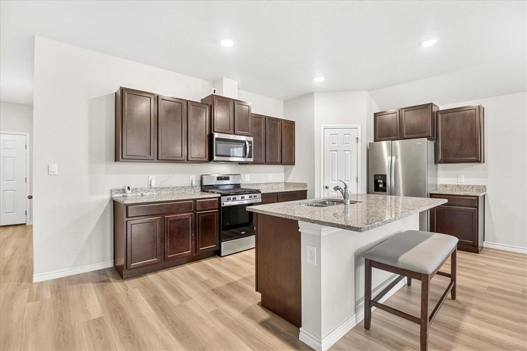 1638 Comfy Way - Photo 5 of 33
