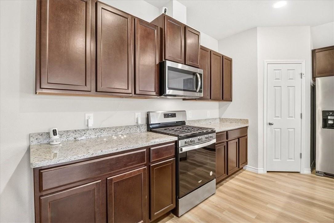 1638 Comfy Way - Photo 7 of 33
