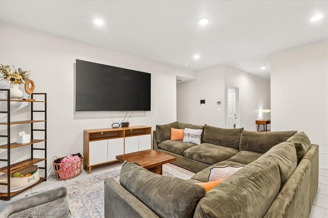 3913 Targaryen Way - Photo 6 of 34