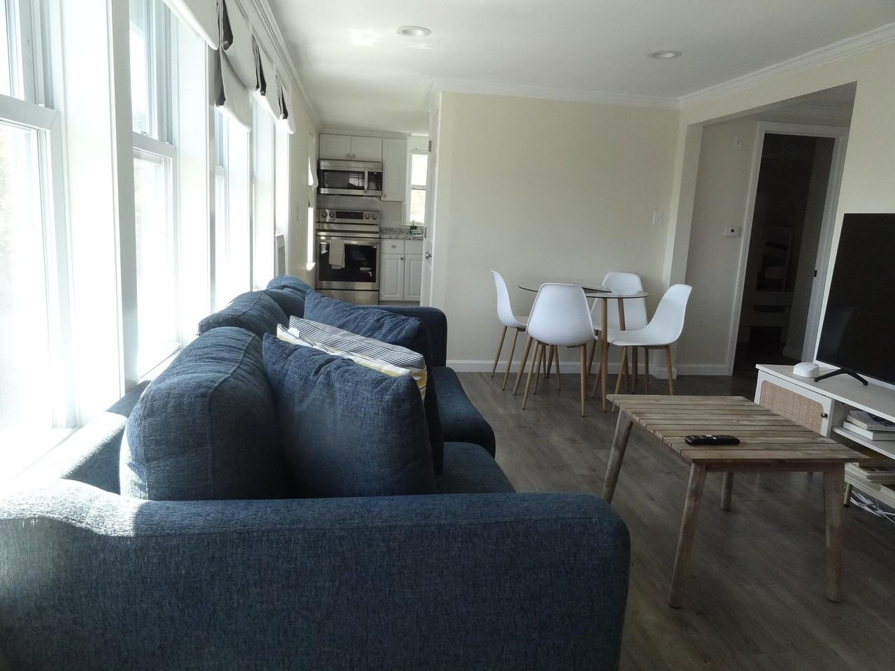 155 Bayview St #B - Photo 2 of 12