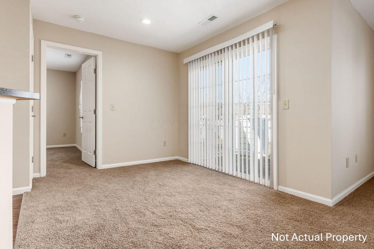 4981 Stratford Pine Ln - Photo 6 of 32