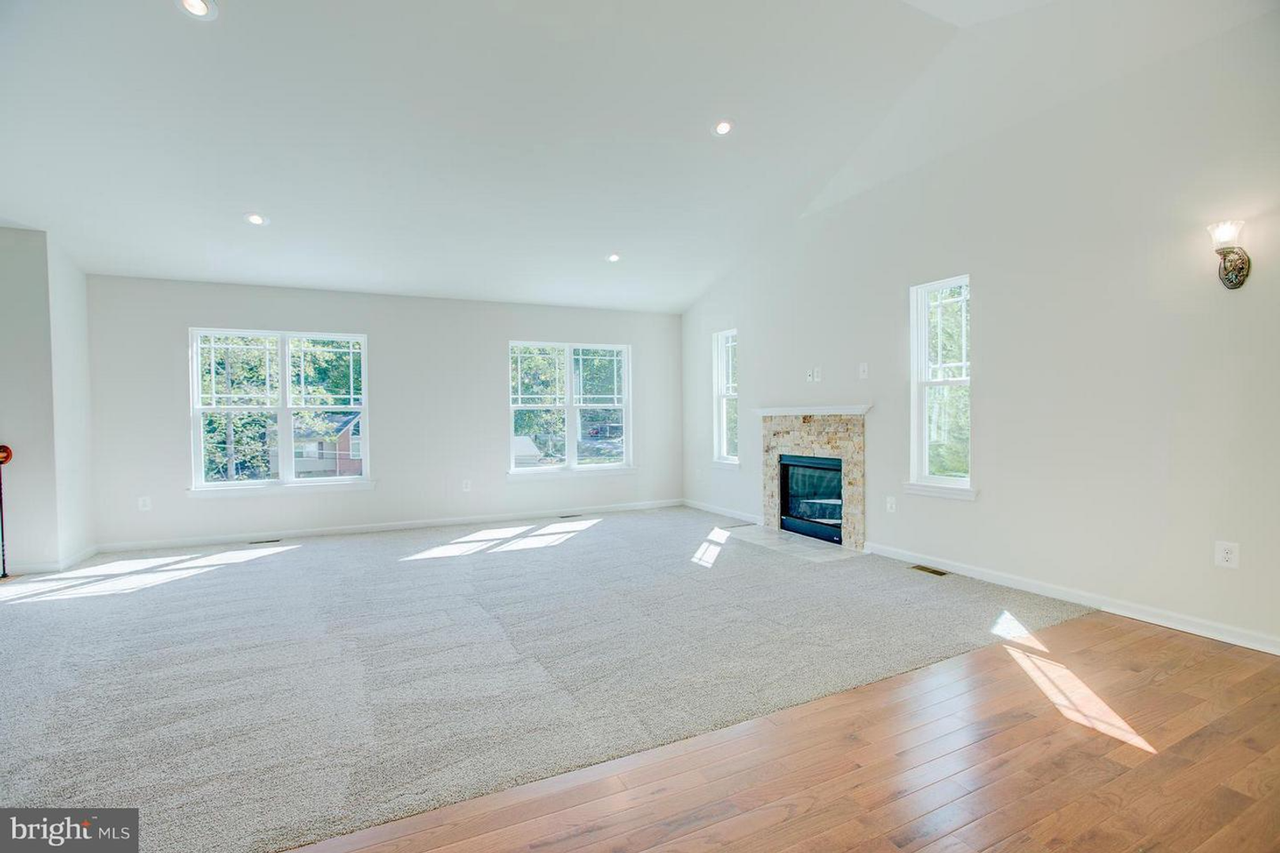 1002 Aquia Dr - Photo 4 of 22